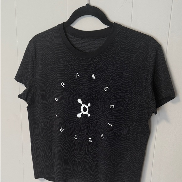 Black Lululemon Orange Theory Cropped Tee - Picture 2 of 3